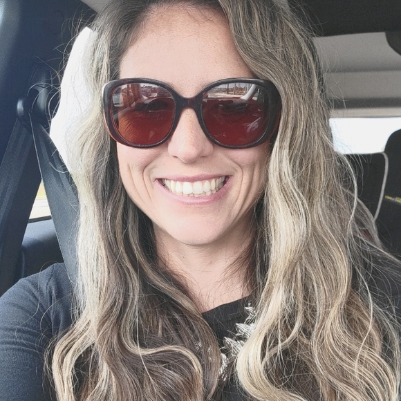 Meet your Posher, Erika - Picture 1 of 1